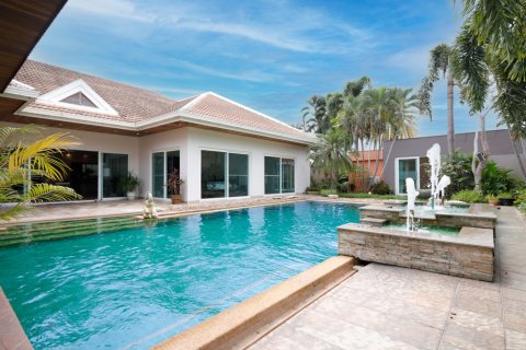 House in Chon Buri, Thailand 4 bedrooms № 133612