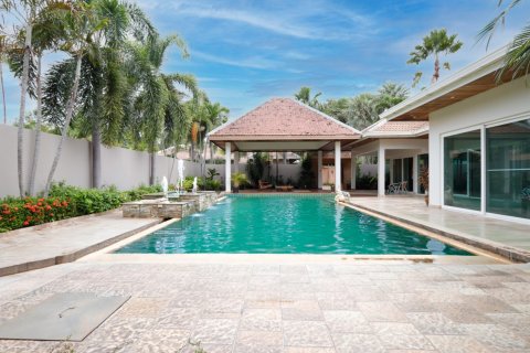 Casa de 4 dormitorios en Chon Buri, Tailandia № 133612 - foto 8