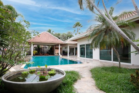 Casa de 4 dormitorios en Chon Buri, Tailandia № 133612 - foto 7