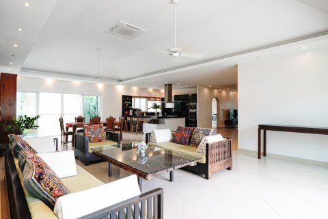 Casa de 4 dormitorios en Chon Buri, Tailandia № 133612 - foto 10