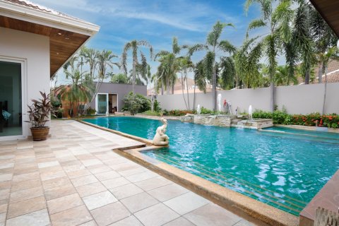 Casa de 4 dormitorios en Chon Buri, Tailandia № 133612 - foto 3