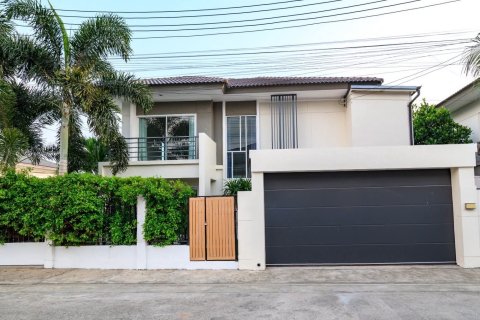 Chalet de 2 dormitorios en Pattaya, Tailandia № 163879 - foto 2