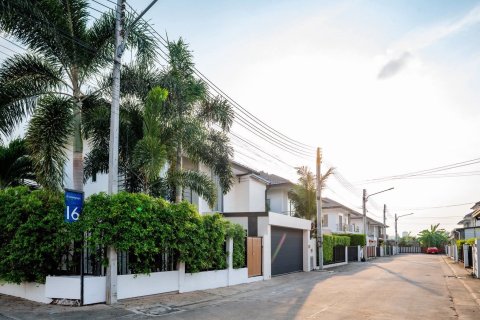Chalet de 2 dormitorios en Pattaya, Tailandia № 163879 - foto 3