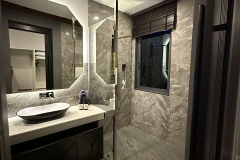 Chalet de 3 dormitorios en Phuket, Tailandia № 164270 - foto 22