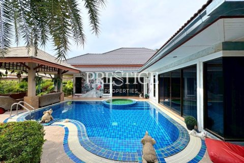 House in Pattaya, Thailand 3 bedrooms № 197572