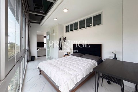 Condo in Pattaya, Thailand, 2 bedrooms № 197573 - photo 15