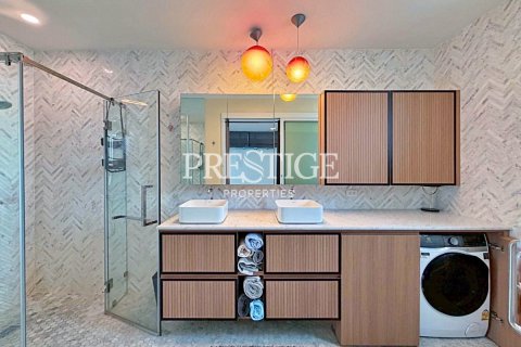Condo in Pattaya, Thailand, 2 bedrooms № 197573 - photo 13