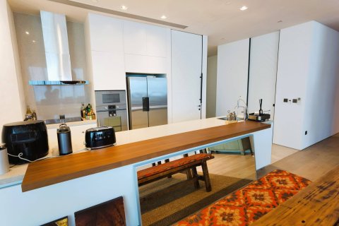 Ático de 3 dormitorios en Bangkok, Tailandia № 209666 - foto 12