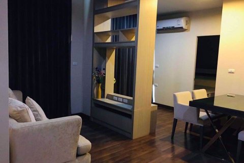 Condo à Bang Kapi, Bangkok, Thaïlande, 2 chambres  № 70917