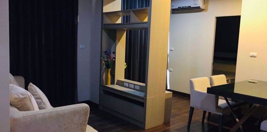 Condo à Bang Kapi, Bangkok, Thaïlande, 2 chambres № 70917