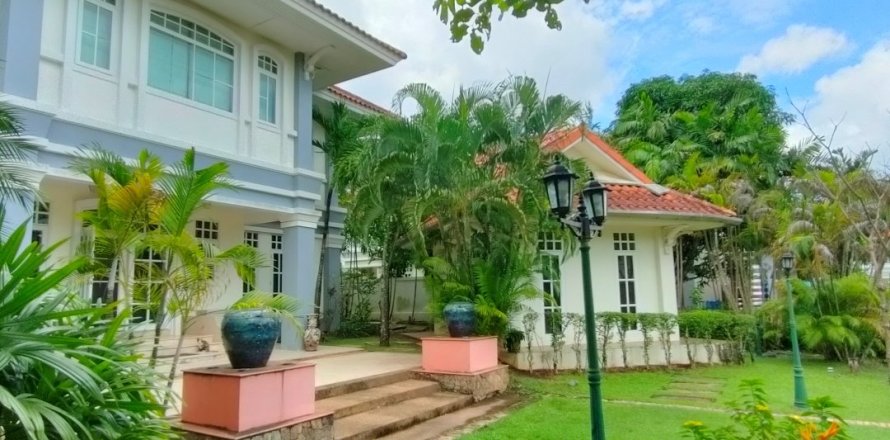 Chalet de 4 dormitorios en Kathu, Tailandia № 179874