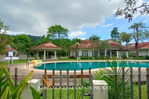 Chalet de 4 dormitorios en Kathu, Tailandia № 179874 - foto 2