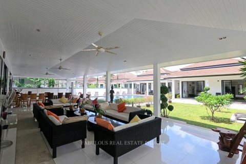 Chalet de 7 dormitorios en Bang Tao, Tailandia № 179869 - foto 4