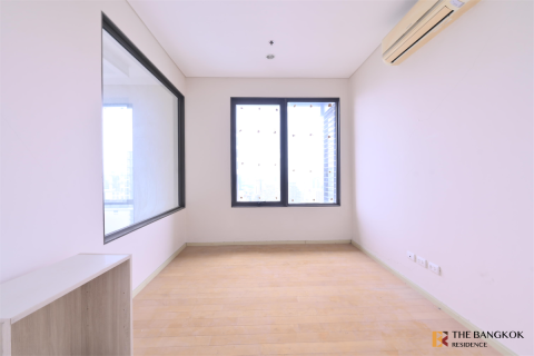 Condo in Bangkok, Thailand, 4 bedrooms  № 185122