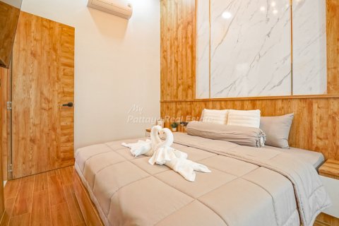 Casa de 6 dormitorios en Bang Lamung, Tailandia № 160178 - foto 28