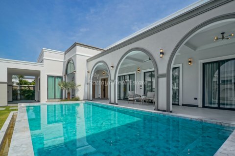 House in Bang Lamung, Thailand 6 bedrooms № 160178