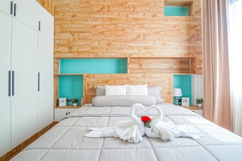 Casa de 6 dormitorios en Bang Lamung, Tailandia № 160178 - foto 16