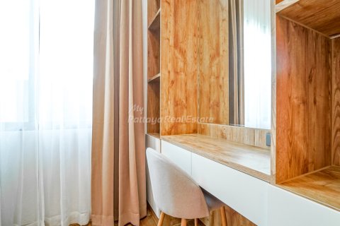 Casa de 6 dormitorios en Bang Lamung, Tailandia № 160178 - foto 30