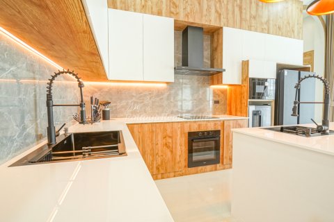 Casa de 6 dormitorios en Bang Lamung, Tailandia № 160178 - foto 13