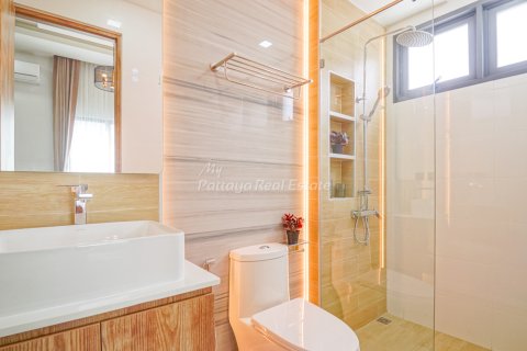 Casa de 6 dormitorios en Bang Lamung, Tailandia № 160178 - foto 18