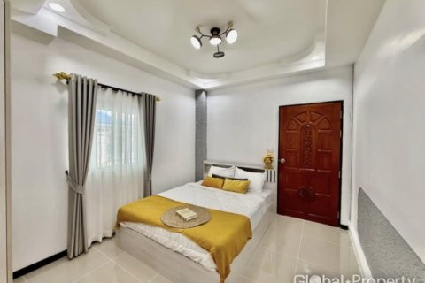 Casa de 3 dormitorios en Pattaya, Tailandia № 205452 - foto 5