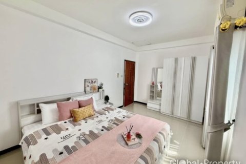 Casa de 3 dormitorios en Pattaya, Tailandia № 205452 - foto 2