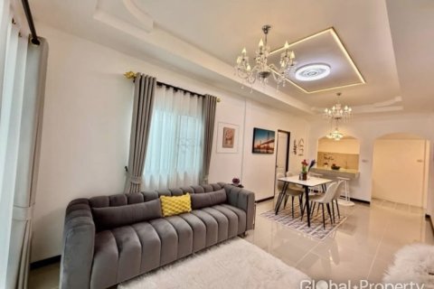 Casa de 3 dormitorios en Pattaya, Tailandia № 205452 - foto 11