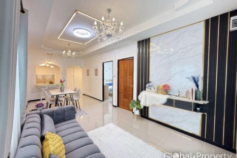 Casa de 3 dormitorios en Pattaya, Tailandia № 205452 - foto 12