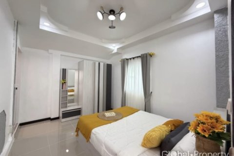 Casa de 3 dormitorios en Pattaya, Tailandia № 205452 - foto 6