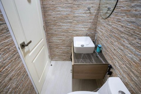 Adosado de 3 dormitorios en Bangkok, Tailandia № 66475 - foto 19