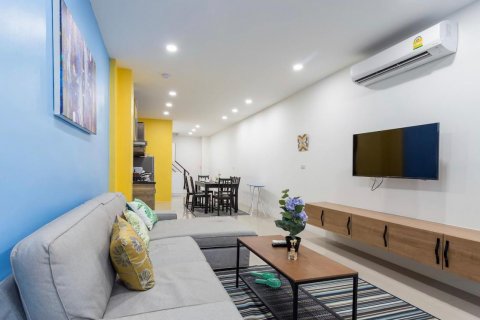 Adosado de 3 dormitorios en Bangkok, Tailandia № 66475 - foto 3