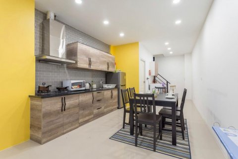 Adosado de 3 dormitorios en Bangkok, Tailandia № 66475 - foto 6