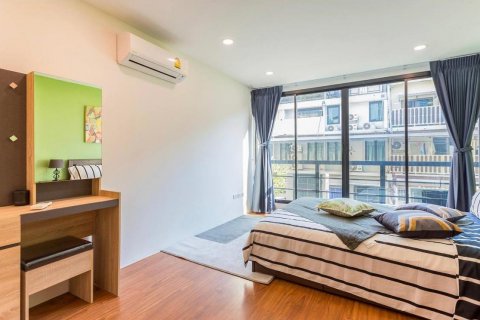 Adosado de 3 dormitorios en Bangkok, Tailandia № 66475 - foto 12