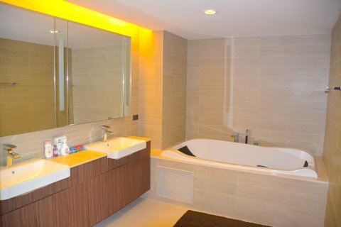 Condominio de 3 dormitorios en Bangkok, Tailandia № 66473 - foto 15