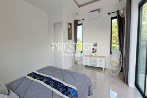 House in Pattaya, Thailand 6 bedrooms № 198550 - photo 10