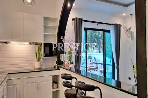 House in Pattaya, Thailand 6 bedrooms № 198550 - photo 5