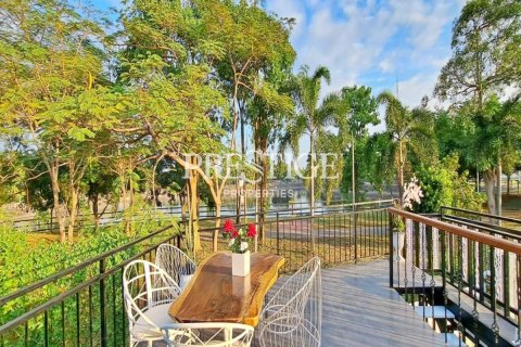 House in Pattaya, Thailand 6 bedrooms № 198550 - photo 19