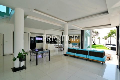House in Pattaya, Thailand 10 bedrooms № 198549 - photo 6