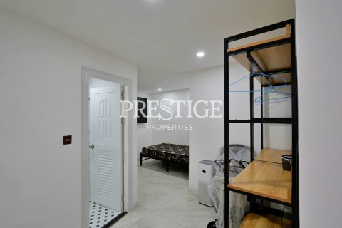 House in Pattaya, Thailand 10 bedrooms № 198549 - photo 22
