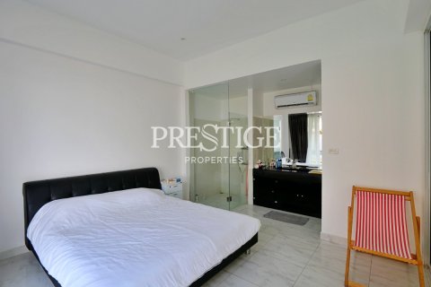 House in Pattaya, Thailand 10 bedrooms № 198549 - photo 20