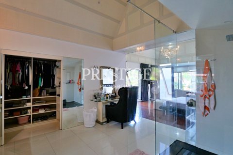 House in Pattaya, Thailand 10 bedrooms № 198549 - photo 13