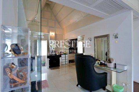 House in Pattaya, Thailand 10 bedrooms № 198549 - photo 12