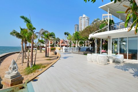 House in Pattaya, Thailand 10 bedrooms № 198549 - photo 3