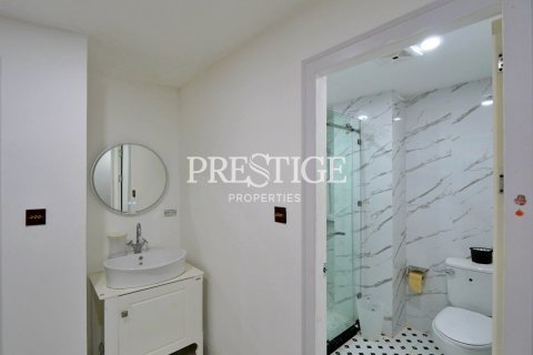 House in Pattaya, Thailand 10 bedrooms № 198549 - photo 24