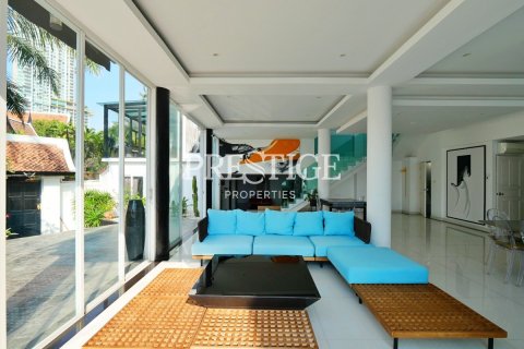 House in Pattaya, Thailand 10 bedrooms № 198549 - photo 4