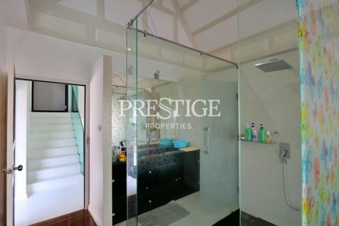 House in Pattaya, Thailand 10 bedrooms № 198549 - photo 16
