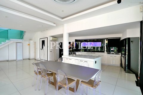 House in Pattaya, Thailand 10 bedrooms № 198549 - photo 7