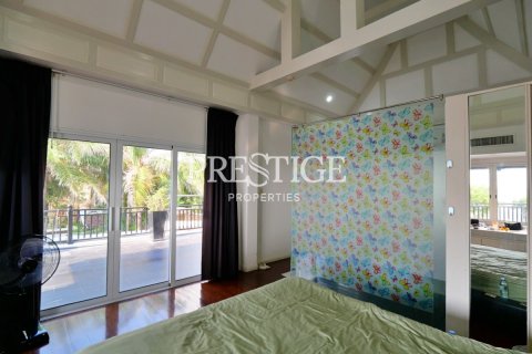 House in Pattaya, Thailand 10 bedrooms № 198549 - photo 15