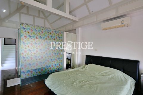 House in Pattaya, Thailand 10 bedrooms № 198549 - photo 14
