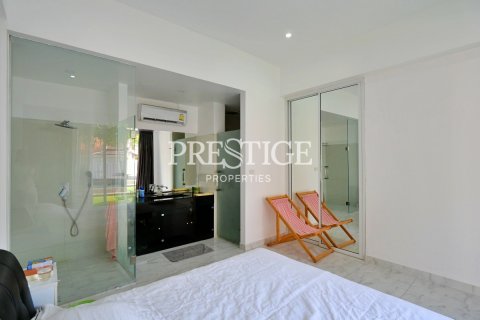 House in Pattaya, Thailand 10 bedrooms № 198549 - photo 21
